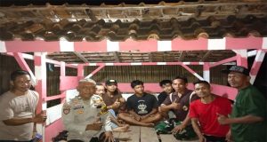 Tinjau Pos Ronda Malam, Bhabinkamtibmas Polsek Padang Cermin Perkuat Kamtibmas di Desa Binaan