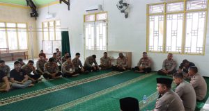 Polres Melawi Lakukan Pembinaan Rohani dan Mental dengan Ceramah Abah Elan di Masjid Shirotul Jannah