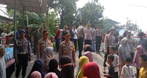 Kapolres Metro Tangerang Kota Salurkan Bantuan Sosial Untuk Warga Slum Area di Batuceper
