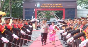 Kedatangan Irjen Pol Viktor T. Sihombing Di Mapolda Babel,Di Sambut Dengan Tarian Sekapur Sirih Hingga Pedang Pora