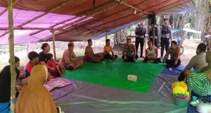 Kabag Ops Polres Ketapang Laksanakan Sambang Silaturahmi ke Tokoh Masyarakat di Desa Teluk Bayur, Kecamatan Sungai Laur