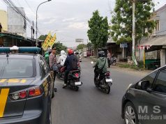 Kapolsek Cikarang Timur Turun Langsung Atur Lalu Lintas Demi Kelancaran Warga
