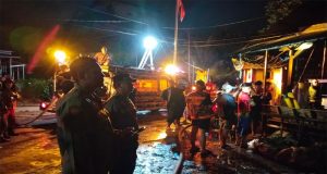 Kebakaran Altar Sam Bong Lin Than, Petugas dan Warga Sigap Padamkan Api di Singkawang Barat