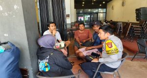 Kapolsek Kendawangan Gelar “Ngopi Bareng” Bersama Tokoh Masyarakat di Warkop Setara 1