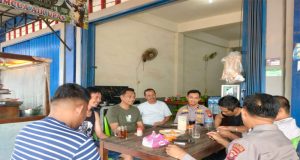 Kapolsubsektor Air Upas Gelar Ngopi Bareng Bersama Tokoh Masyarakat Desa Air Upas