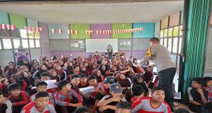 Polsek Matan Hilir Utara Laksanakan Sosialisasi Penerimaan Murid Baru SMA Taruna Kemala Bhayangkara di SMPN 04 Kec. Matan Hilir Utara