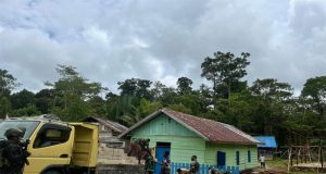 Satgas Pamtas Yonif 763/SBA Pos Joshiro Gelar Pemberian Bantuan Bahan Bangunan Untuk Gereja Baru Arsmin