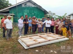 Kades Karangsari H. Bao Umbara Salurkan Bantuan untuk Tiga Rumah Warga Terdampak Puting Beliung