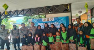 Polres Singkawang Peduli Pendidikan, Salurkan Bantuan Alat Sekolah