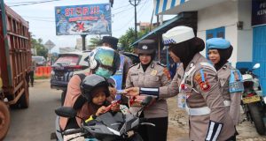 Ops Zebra Kapuas 2025, Polres Ketapang Terus Berikan Edukasi Tertib Berlalu Lintas di Pos Ale-Ale