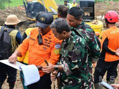 Danlanud J.B. Soedirman Serahkan Bantuan dan Tinjau Lokasi Longsor di Banjarnegara