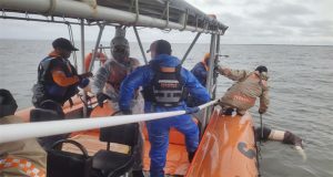 Sat Polairud Polres Ketapang bersama Tim Gabungan Temukan dan Evakuasi Nelayan Hilang di Perairan Muara Ketapang
