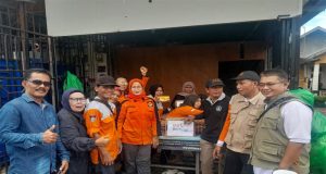 Kelurahan Dadok Tunggul Hitam Salurkan Bantuan Sembako Untuk Dapur Umum Bagi Korban Banjir