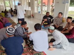 Dekat dengan Masyarakat, Bhabinkamtibmas Polsek Sungai Laur Gelar Jum’at Curhat di Masjid Al-Muhajirin