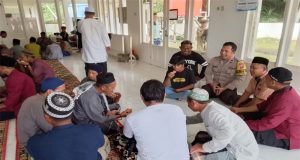 Dekat dengan Masyarakat, Bhabinkamtibmas Polsek Sungai Laur Gelar Jum’at Curhat di Masjid Al-Muhajirin