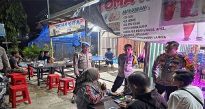 Kapolsek Manis Mata Pimpin Patroli Dialogis Guna Ciptakan Kamtibmas Kondusif