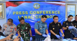 F1QR Lanal Cirebon Gagalkan Penyelundupan 41 Ribu Pakaian Olahraga Ilegal Senilai Rp6,1 Miliar di Pelabuhan Patimban