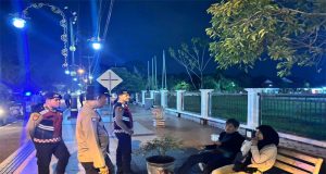 Ps Kabaglog Polres Ketapang Pimpin Patroli Dialogis, untuk Cegah Aksi Balap Liar di Wilayah Kota Ketapang