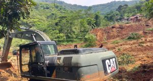 Tim Gabungan Mulai Evakuasi Korban Longsor di Desa Wargaluyu Kabupaten Bandung