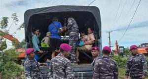 Prajurit Marinir Kodaeral II Padang Gerak Cepat Pulihkan Akses Warga Nagari V Jorong