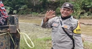 Bhabinkamtibmas Palupuh Stand by 24 Jam Dampingi Penyaluran Bantuan Ke Daerah Terisolir