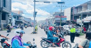 Satgas Kamtibcar Lantas Lilin Kapuas 2025 Polres Melawi Atur Lalu Lintas di Daerah Padat Kendaraan