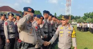 Kapolda Riau Berikan Penghargaan kepada Personel Brimob atas Misi Kemanusiaan di Sumatera