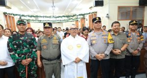 Kapolda-Gubernur Babel Pantau Gereja Di Pangkalpinang, Pastikan Keamanan Malam Ibadah Natal 2025