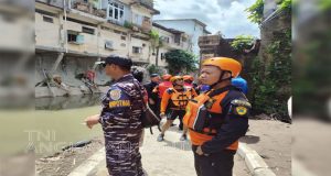 Wujud Kepedulian TNI AL, Lanal Denpasar Terjunkan Personel Cari Korban Tenggelam di Aliran Sungai Badung
