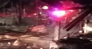 Kebakaran Melanda Kawasan Kalibaru Cilincing, Dua Rumah Rusak Berat Akibat Arus Pendek