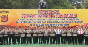 Polresta Cirebon Gelar Sertijab Kabag SDM, Kapolsek Losari, Kapolsek Kaliwedi, Kapolsek Gegesik dan Pengukuhan Kabag Log serta Kapolsek Plered