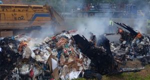 Sampah Diduga Bercampur Limbah B3 Terbakar Saat Menuju TPA Punggur, Perusahaan Belum Beri Klarifikasi