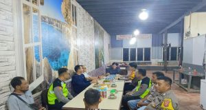 Kapolsek Sandai Bersama Tokoh Etnis Tionghoa Melaksanakan Kegiatan Silaturahmi Kamtibmas Di Wilayah Kecamatan Sandai