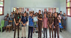 Jaksa Masuk sekolah, kejari Talaud tanamkan kesadaran hukum di SMA neg 1 Essang