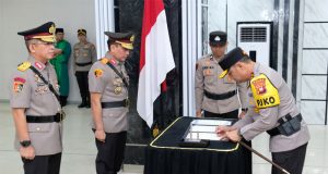 Kapolda Kalbar Pimpin Sertijab Wakapolda: Brigjen Pol Hindarsono Resmi Gantikan Brigjen Pol Roma Hutajulu