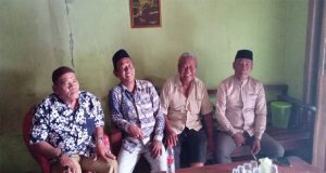 Usai Hadiri Isra Mi’raj, Kades Karangsari Bao Umbara Lanjutkan Silaturahmi dengan Warga dan Tokoh Desa