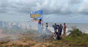 Prajurit Lanal Ketapang dan Masyarakat Kendawangan Serbu Pantai Jambat