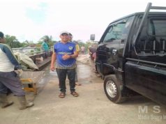 Gotong-Royong Perbaiki Jalan Rusak,Anggota (DPRD) Ketapang Rion Sardi Fraksi Partai Demokrat Hadiri Kegiatan Warga