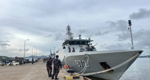 KRI Karotang-872 Tegakkan Kedaulatan, Amankan Perairan Ketapang Tanpa Henti