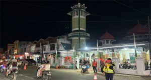 Polres Ketapang Laksanakan Pengamanan Arus Lalu Lintas dalam Rangka Pengamanan Sholat Tarawih di Masjid Kecamatan Delta Pawan