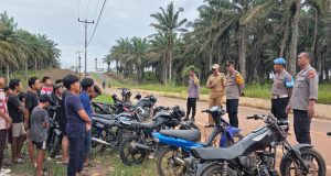 Polsek Manis Mata Laksanakan Patroli,dan Penindakan Remaja Pengguna Knalpot Brong