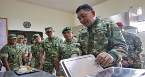 Menhan Sjafrie Sjamsoeddin Tinjau Yonif di Way Tuba: Perkuat Kesiapan Tempur dan Kesejahteraan Masyarakat