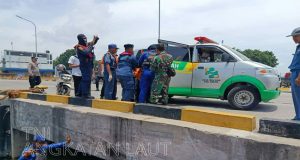 Sinergi TNI AL dan Tim SAR Gabungan Berhasil Temukan Penumpang Jatuh di APBS Gresik