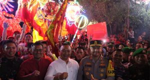 Kapolres Ketapang Bersama Jajaran Forkopimda Hadiri Puncak Perayaan Malam Cap Go Meh 2577 di Klenteng Tua Pek Kong Sekaligus Pelepasan Pawai Naga