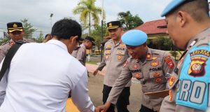 Kapolres Ketapang Pimpin Pemeriksaan Senpi Anggota, Propam Pastikan Kelengkapan dan Legalitas Terpenuhi