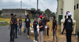 FKJR Gantiwarno Bagikan 250 Paket Takjil Untuk Pengguna Jalan