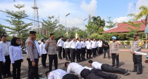 Kapolres Ketapang Tegakkan Disiplin Personel Melalui Gaktiplin dan Pemeriksaan Sikap Tampang