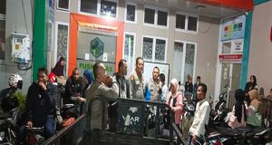 Iptu Saherman, Kapolsek Tilatang Kamang Turun Lapangan Pada Kegiatan Magek Saondoh Dalam Permainan Main Kim