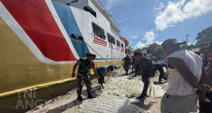 TNI AL Amankan 620 Liter Miras Tradisional di Pelabuhan Banda Naira