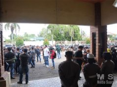 Polres Ketapang Laksanakan Pengamanan Rapat Dengar Pendapat Umum (RDPU), di Kantor DPRD Ketapang Pastikan Kegiatan Tetap Kondusif